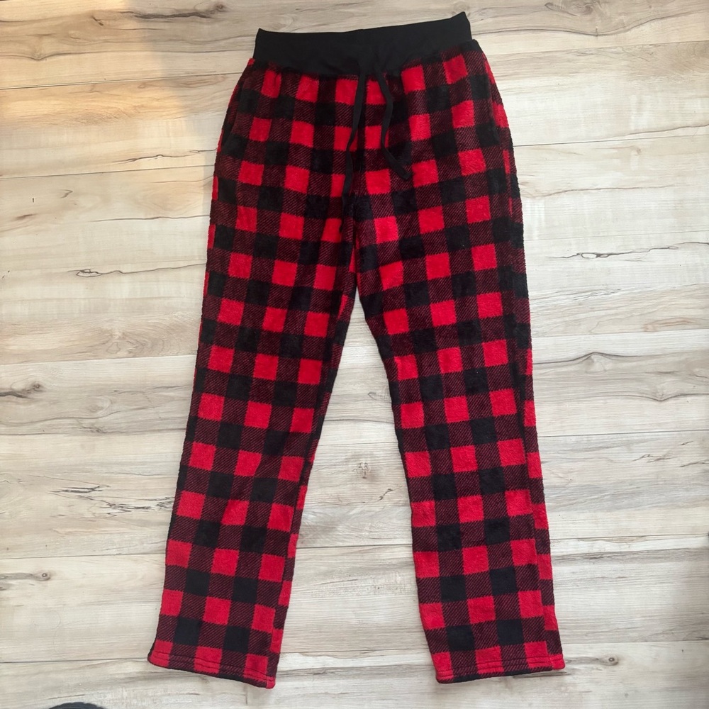 Holiday FamJams M Red and Black Plaid Lounge Pants. PJ pants. Fuzzy.